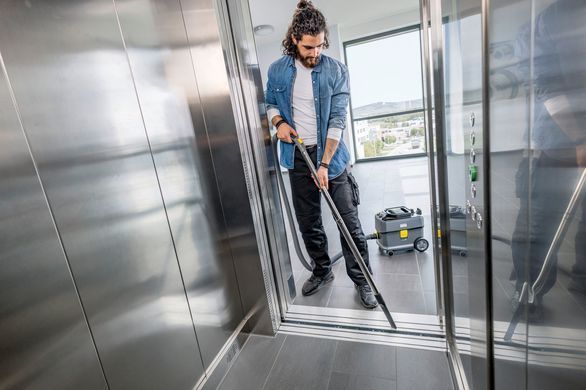 Karcher Профессиональный аккумуляторный пылесос T 10/1 Bp MODULAR RANGE! 36 В, 223 мбар, контейнер 10 л, 6,8 кг, без аккумулятора и зарядного устройства 1.527-352.0 фото