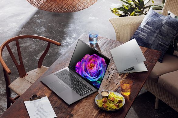 Acer Ноутбук Swift Go 14 SFG14-74 14" WUXGA OLED, Intel U9-285H, 32GB, F1TB, UMA, Win11, серебристый NX.JCWEU.003 фото