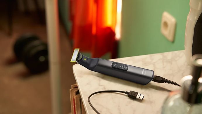 Philips Бритва електр. OneBlade Pro 360, Li-Ion, сух.+влажн., индикатор заряда, твердый чехол, сталь, черный QP6652/61 фото