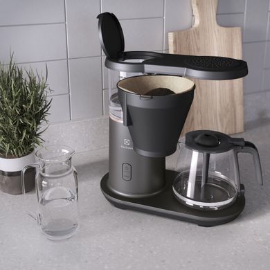 Electrolux Кавоварка крапельна, 1,25л, мелена, чорний E7CM1-4MTM фото