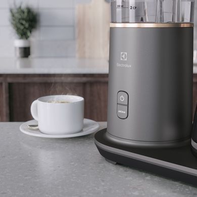 Electrolux Кавоварка крапельна, 1,25л, мелена, чорний E7CM1-4MTM фото