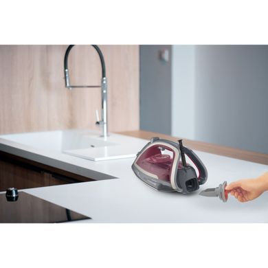 Праска Tefal Ultragliss Plus, 2800Вт, 270мл, паровий удар -260гр, постійна пара - 50гр, керам. підошва, бордово-сірий FV6840E0 фото
