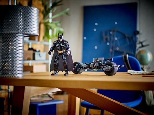 LEGO Конструктор Batman Фигурка Бэтмэна для собирания и бетцыкл 76273 фото