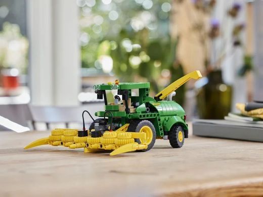 LEGO Конструктор Technic Кормоуборочный комбайн John Deere 9700 42168 фото