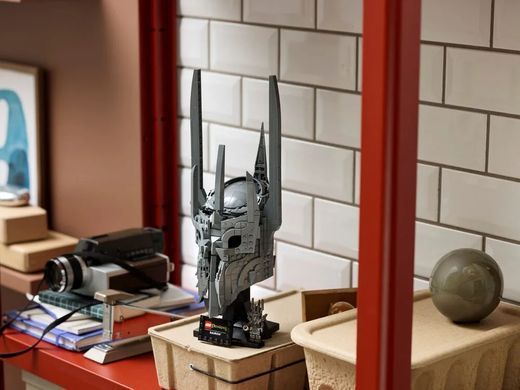 LEGO Конструктор LEGO Icons Володар перснів: шолом Саурона 11373 фото
