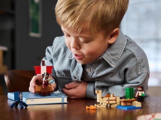 LEGO Конструктор Minecraft Подорож на піратському кораблі 21259- фото