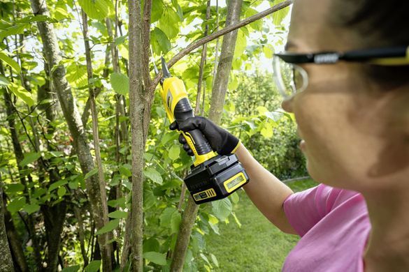 Karcher Секатор акумуляторний Karcher TLO 2-18 18В 2,5см 1.09кг без АКБ та ЗП 1.445-340.0 фото