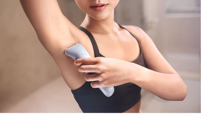 Philips Епілятор Philips Series 8000 дисковий, аккумул., пінцет.-32, волог.+сух., насадок-4, чохол біло-голубий BRE709/00 фото