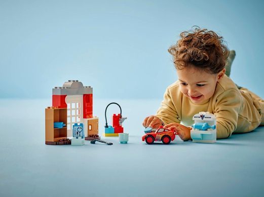 LEGO Конструктор LEGO DUPLO Disney Візит МакКвіна в гараж Дока 10456 фото