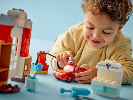 LEGO Конструктор LEGO DUPLO Disney Візит МакКвіна в гараж Дока 10456 фото