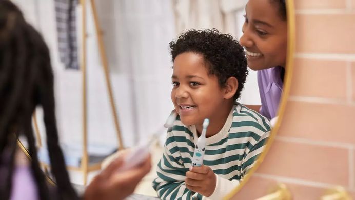 Philips Щетка зубная электр. Sonicare For Kids для детей , насадок-1, 2 комплекта наклеек HX3601/01 фото