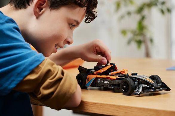 LEGO Конструктор Technic Автомобиль для гонки NEOM McLaren Formula E 42169 фото