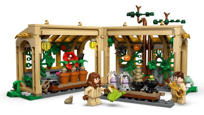 LEGO Конструктор LEGO Harry Potter Замок Гогвортс: урок гербології 76445 фото