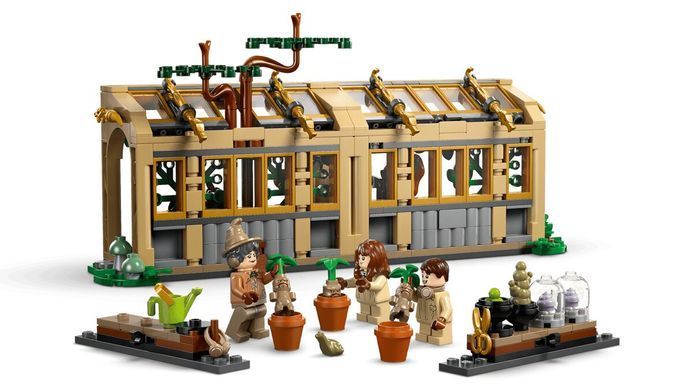LEGO Конструктор LEGO Harry Potter Замок Гогвортс: урок гербології 76445 фото
