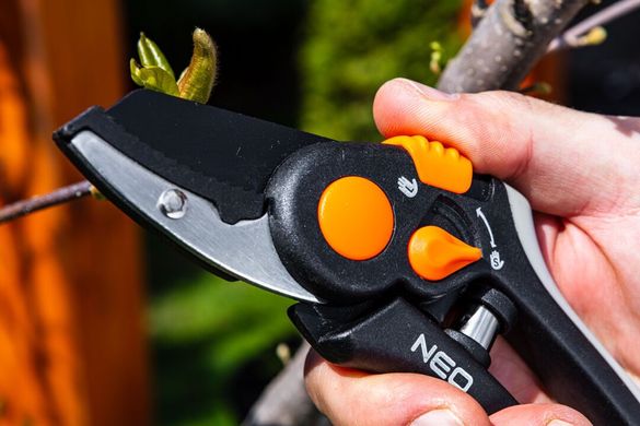 Neo Tools Секатор контактний, d різу 18мм, 200мм, 240г 15-203 фото