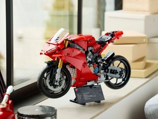 LEGO Конструктор LEGO Technic Мотоцикл Ducati Panigale V4 S 42202 фото