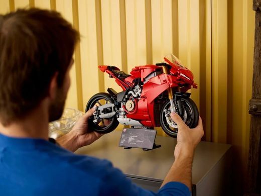 LEGO Конструктор LEGO Technic Мотоцикл Ducati Panigale V4 S 42202 фото
