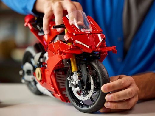 LEGO Конструктор LEGO Technic Мотоцикл Ducati Panigale V4 S 42202 фото