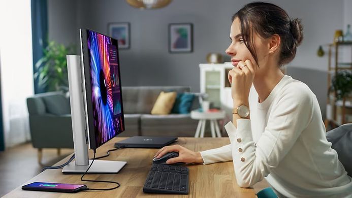 Dell Монитор 27" U2724DE HDMI, DP, USB-C, RJ-45, Audio, IPS, 2560x1440, 120Hz, sRGB 100%, Pivot 210-BKTV фото