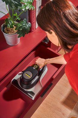 Karcher Пылесос ручной дезинфицирующий VCH 4 UVClean, 500Вт, конт пыль -0.4л, с УФ-лампою, желто-черный 1.198-412.0 фото