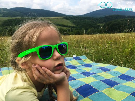 Дитячі сонцезахисні окуляри Koolsun неоново-зелені серії Wave (Розмір: 3+) KS-WANG003 фото