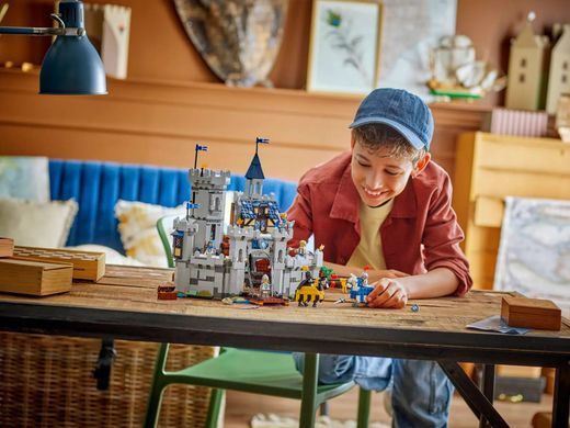 LEGO Конструктор Creator Средневековый замок с рыцарем на коне 31168 фото