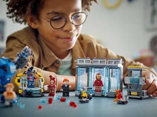 LEGO Конструктор Super Heroes Лаборатория Железного Человека: зал брони 76315 фото
