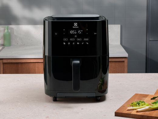 Electrolux Мультипіч 1800Вт, чаша-7л, сенсорне керування, 6 авто. програм, пара, пластик, чорний EAF7SB фото