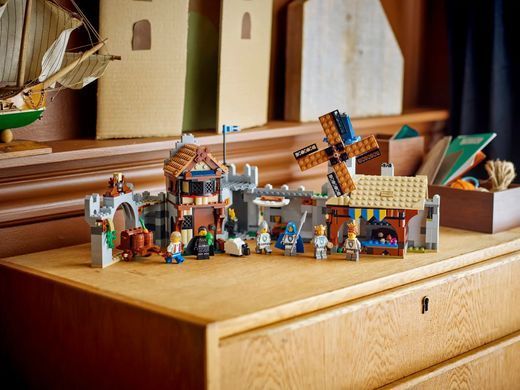 LEGO Конструктор Creator Средневековый замок с рыцарем на коне 31168 фото