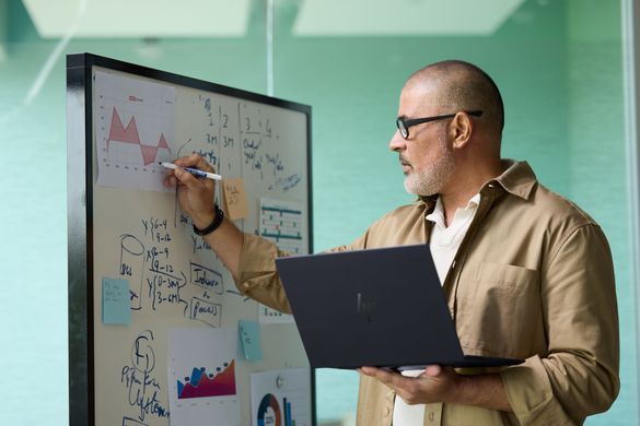 HP Ноутбук HP EliteBook Ultra G1i 14" 2.8k Touch, Intel U5-228V, 32GB, F1TB, UMA, Win11P, синій B66V4AT фото