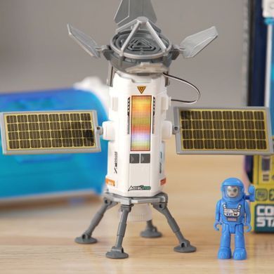 Ігровий набір з фігуркою ASTROPOD &ndash; МІСІЯ &laquo;ПОБУДУЙ СТАНЦІЮ ЗВ&rsquo;ЯЗКУ&raquo; (деталі станції, фігурка) 80333 фото