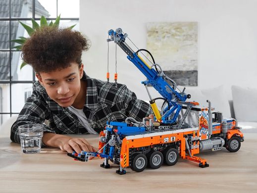 Конструктор LEGO Technic Важкий тягач 42128 фото