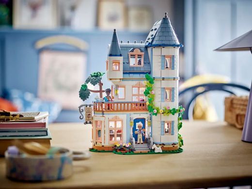 LEGO Конструктор Friends Замковый отель &laquo;Ночевка и завтрак&raquo; 42638 фото