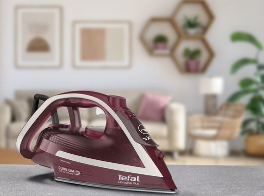 Праска Tefal Ultragliss Plus, 2800Вт, 270мл, паровий удар -260гр, постійна пара - 50гр, керам. підошва, бордовий FV6820E0 фото