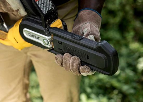 DeWALT Пила ланцюгова акумуляторна DeWalt 18В XR Li-lon акб 1х5А&middot;год 15см 8.6м/с шина 20см ЗП 2.1кг DCMPS520P1 фото