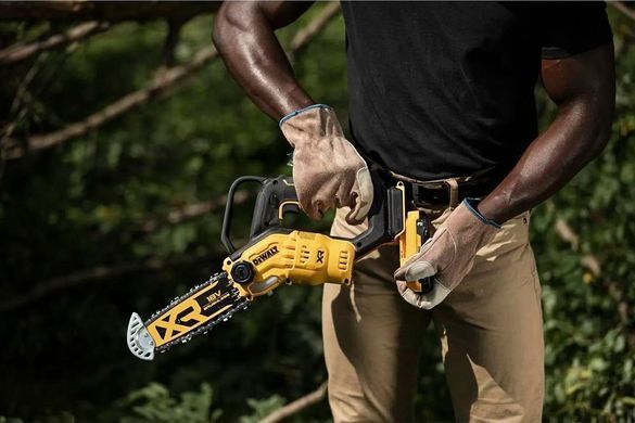 DeWALT Пила ланцюгова акумуляторна DeWalt 18В XR Li-lon акб 1х5А&middot;год 15см 8.6м/с шина 20см ЗП 2.1кг DCMPS520P1 фото