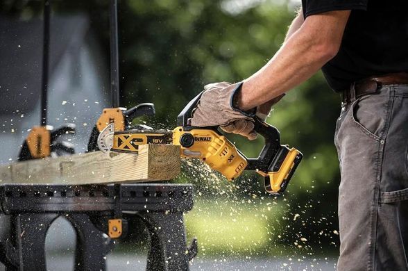 DeWALT Пила ланцюгова акумуляторна DeWalt 18В XR Li-lon акб 1х5А&middot;год 15см 8.6м/с шина 20см ЗП 2.1кг DCMPS520P1 фото