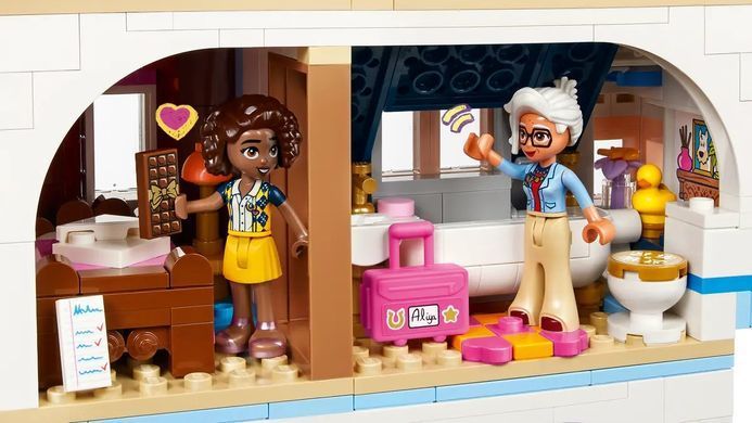 LEGO Конструктор Friends Замковый отель &laquo;Ночевка и завтрак&raquo; 42638 фото