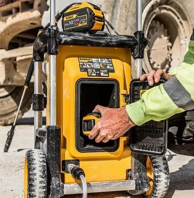 DeWALT Мінімийка високого тиску акумуляторна XR 2х18 В 165бар 300л/год шланг 6м 10.9кг без АКБ та ЗП DCMPW1600N фото