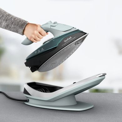 Tefal Tefal iron Freemove Power Cordless, 2600W, 250ml, steam boost -220g, constant steam - 40g, Anti-calc, ceramic soleplate, green FV6670E0 фото