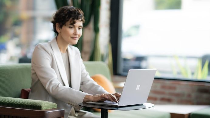 Microsoft Ноутбук Laptop 6 13.5" PS Touch, Intel Core Ultra 7, 32GB, F1TB, UMA, Win11P, платиновый ZKB-00026 фото