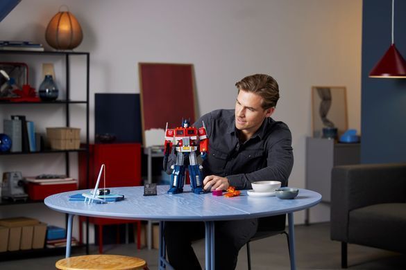 LEGO Конструктор Icons Optimus Prime 10302 фото