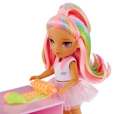 Игровой набор с куклой RAINBOW HIGH серии "Littles" &ndash; КОНДИТЕРСКАЯ КЕНДИ (с аксесс.) 522058 фото