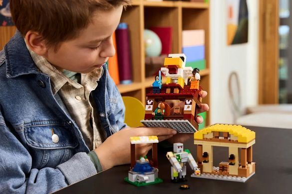 LEGO Конструктор Minecraft Напад на село з повітряною кулею Ґаст 21273 фото
