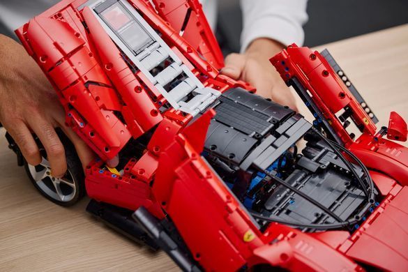 LEGO Конструктор Technic Ferrari Daytona SP3 42143 фото