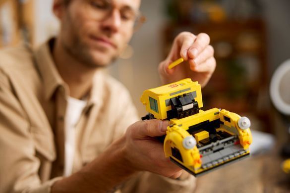 LEGO Конструктор Icons Трансформери. Бамблбі 10338 фото
