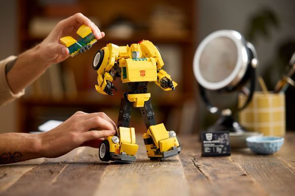 LEGO Конструктор Icons Трансформери. Бамблбі 10338 фото