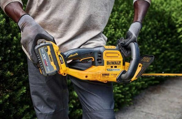 DeWALT Кущоріз акумуляторний с XR FLEXVOLT 54В 65см крок різу 31мм 4.1кг без АКБ та ЗП DCMHT573N фото