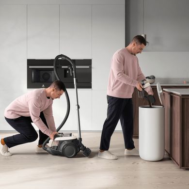 Electrolux Пылесос контейнерный, 700Вт, конт пыль -1,6л, HEPA13, 6 насадок, белый EL61H4SW фото