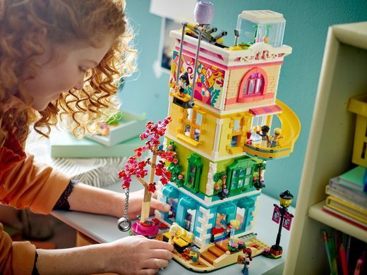 LEGO Конструктор Friends Хартлейк-Сити. Общественный центр 41748 фото